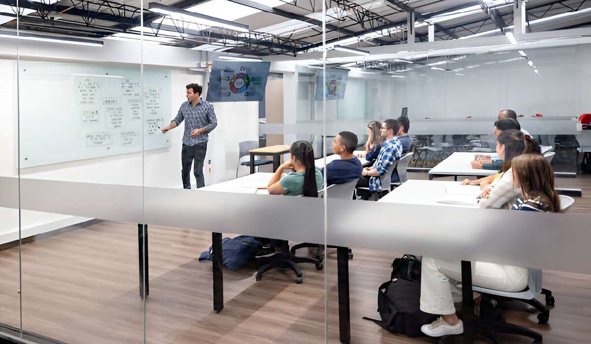 PedroVazPaulo Coaching session empowering executives with actionable insights